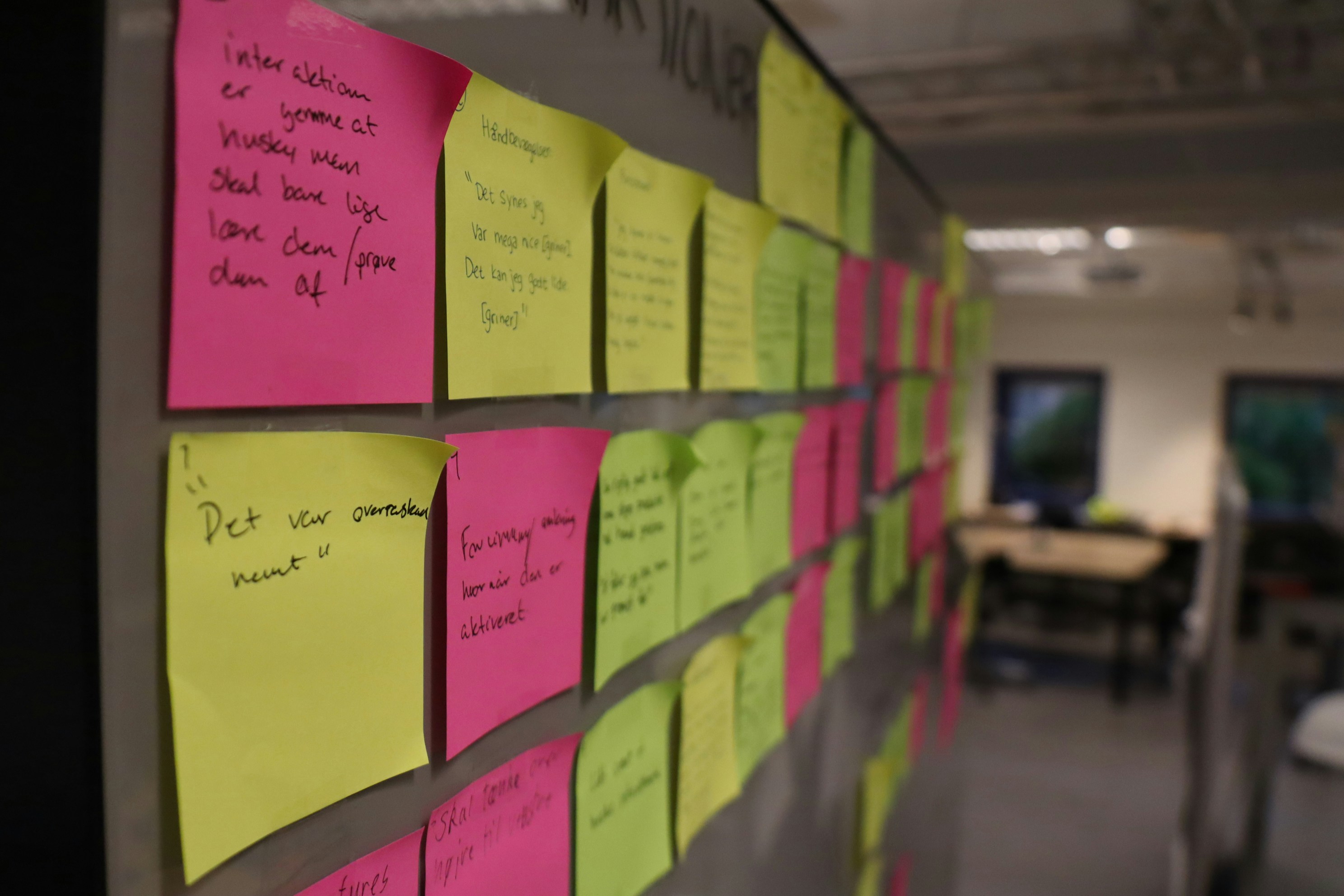 Des post-it par Christian Brok sur Unsplash