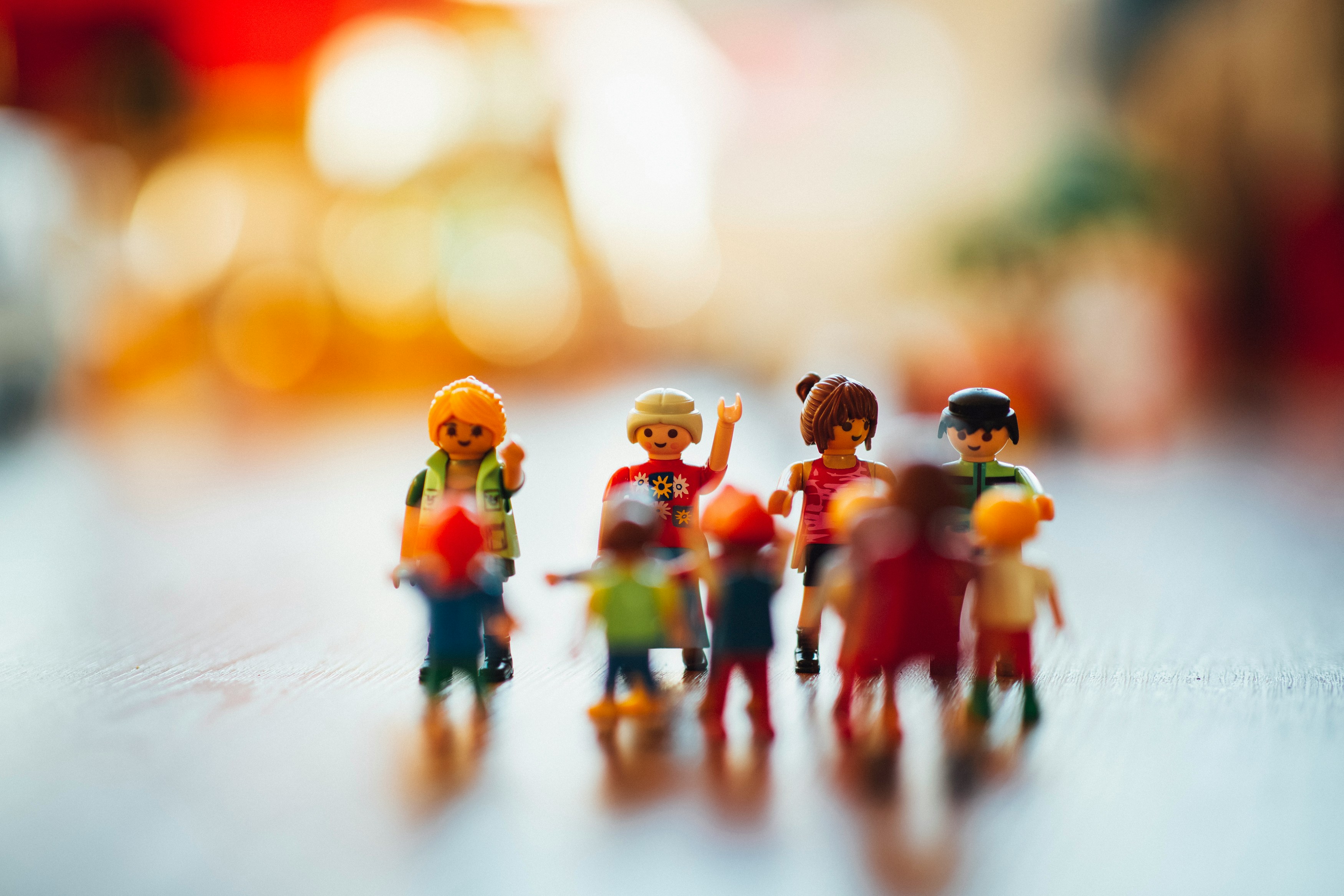 Des playmobils en réunion par Markus Spike sur Unsplash